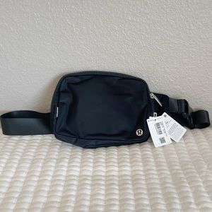 NWT LuLuLemon Everywhere Belt Bag • Large